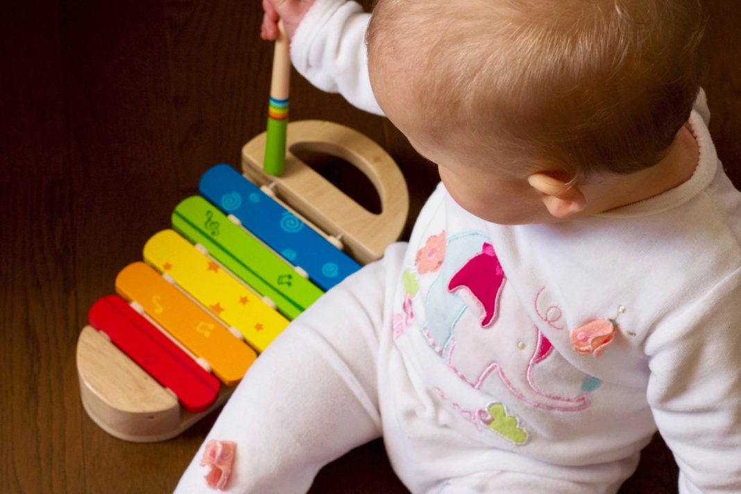 Apprendre une chanson pour bébé : les bénéfices pour l’enfant