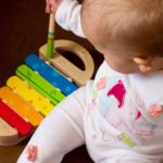 Apprendre une chanson pour bébé : les bénéfices pour l’enfant