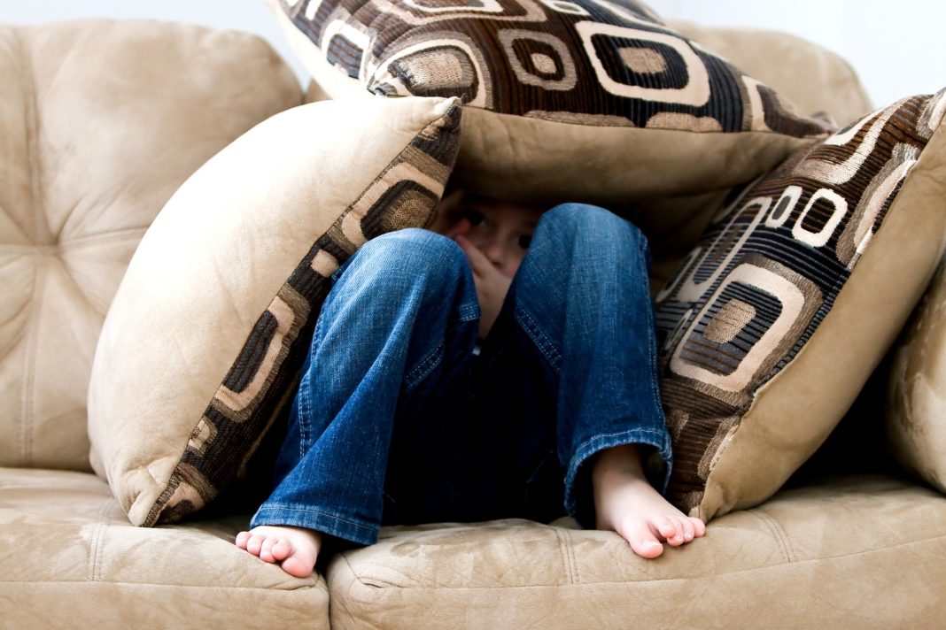 Mon enfant a peur de dormir seul : comment l'aider à passer ce cap ?