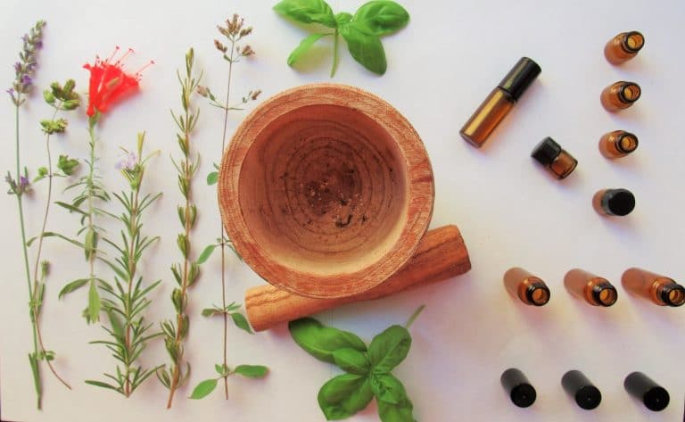 Les huiles essentielles pendant la grossesse : bonne idée ?