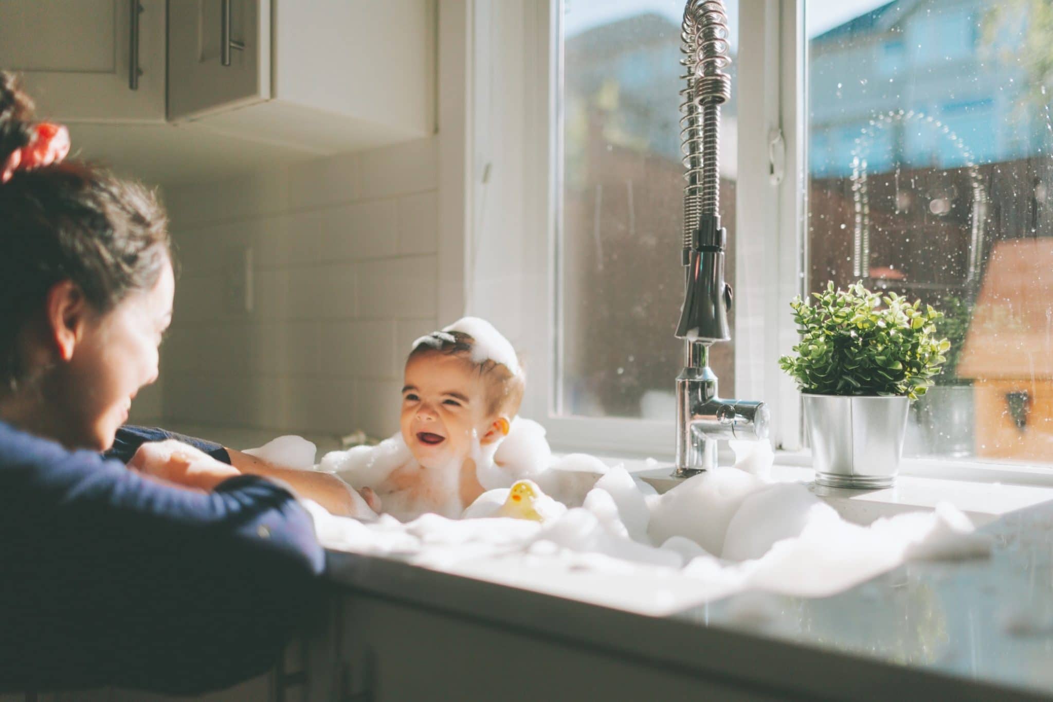 Quand Et Comment Donner Le Bain A Bebe Justice Papa Quand Et Comment Donner Le Bain A Bebe Justice Papa