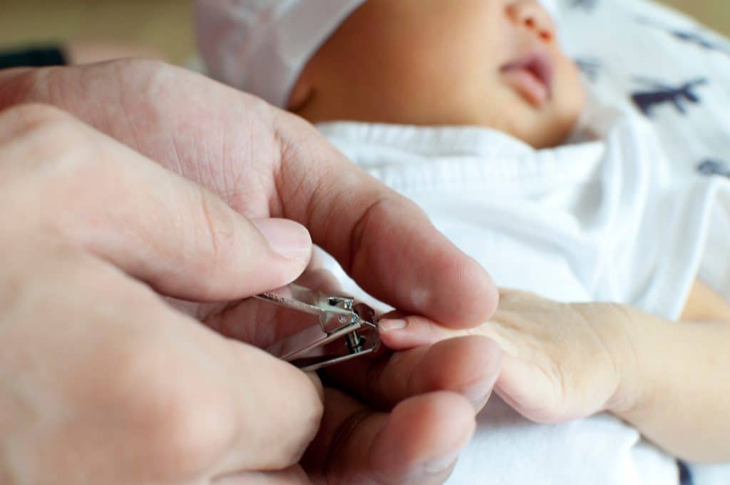 Avec quoi couper les ongles de bébé ?