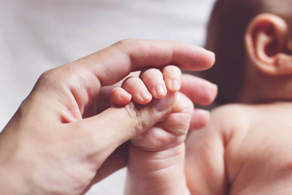 Comment couper les ongles de bébé ?