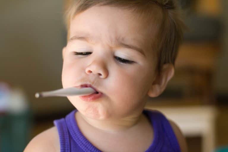 Que faire si mon bébé est malade en pleine nuit ?