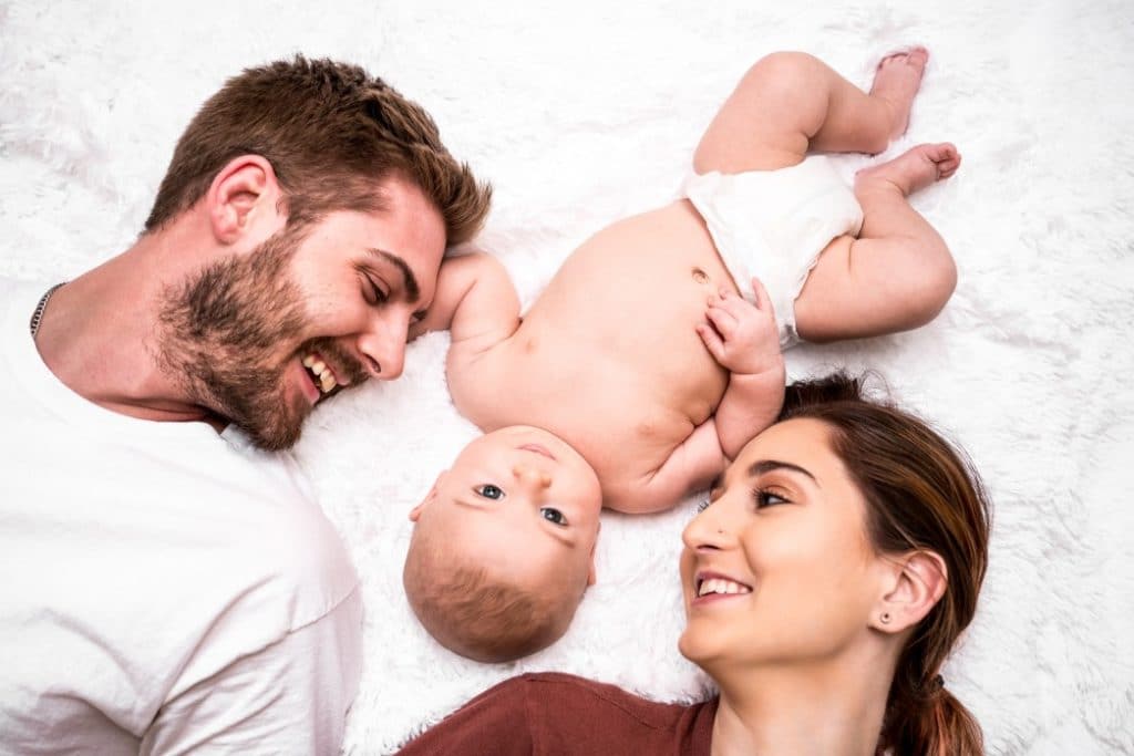 Quand bébé commence à dire papa et maman ?