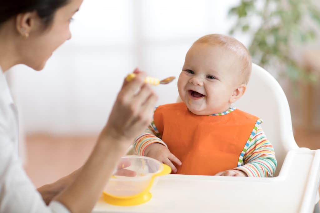 Devenir baby-sitter : comment faire ?