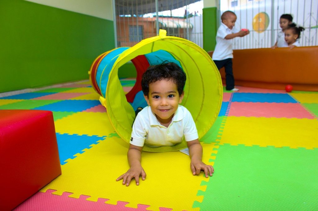 Quelle étiquette de vêtement enfant choisir ?