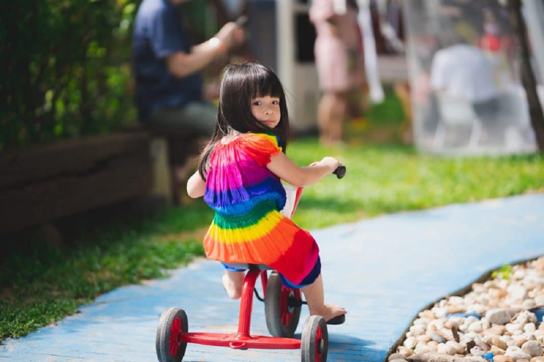 Quelles sont les différences entre un tricycle évolutif et une draisienne ?