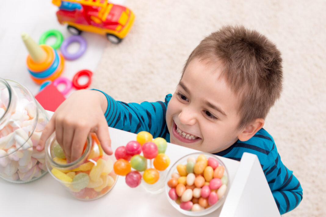Offrir des bonbons comme cadeau à un enfant : comment lui faire plaisir ?