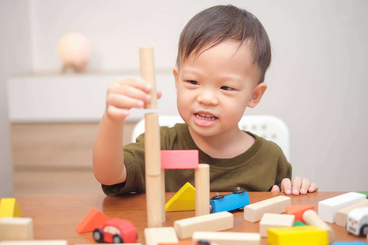 jeu de construction Montessori en bois