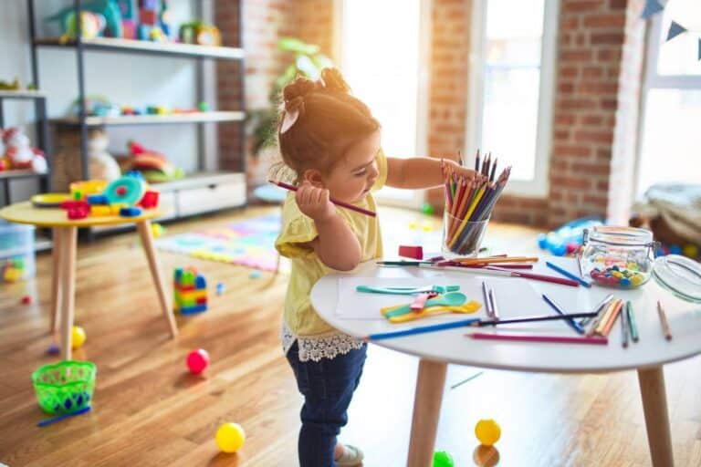 Comment choisir le matériel Montessori adapté à un enfant ?