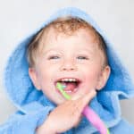 Apprendre les premiers gestes de l’hygiène bucco-dentaire aux tout-petits