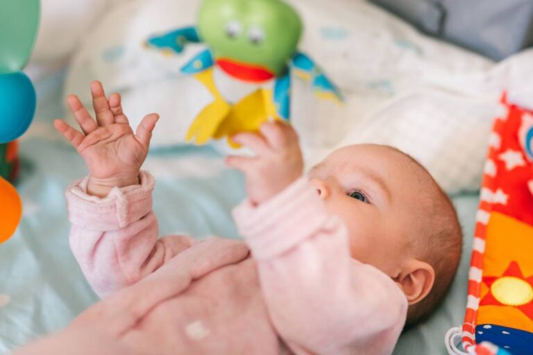Les jouets pour bébé : s’éveiller en s’amusant