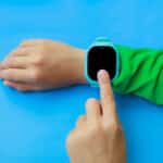 Une montre connectée plutôt qu’un smartphone pour son enfant
