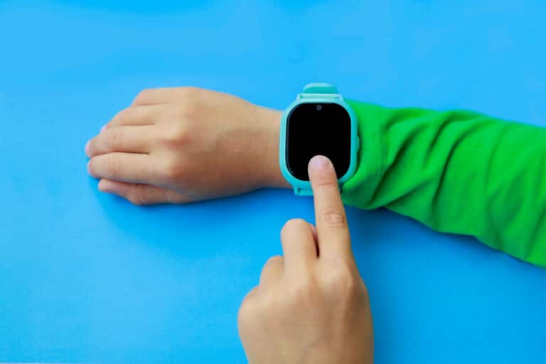 Une montre connectée plutôt qu’un smartphone pour son enfant