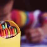 Crèche ou garde d’enfants à domicile : quelle est la meilleure option pour vous ?
