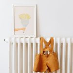 Bien choisir les vêtements pour bébé : guide pratique pour les jeunes parents