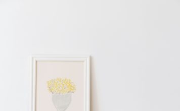 Bien choisir les vêtements pour bébé : guide pratique pour les jeunes parents
